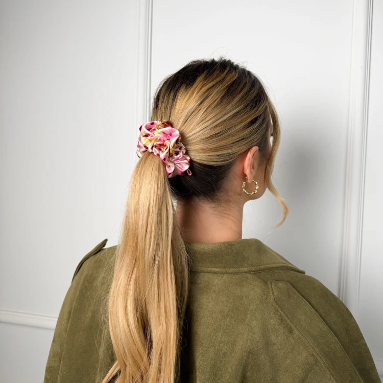 JEDWABNA-SCRUNCHIE-MEDIUM-BLOOM (2).jpg