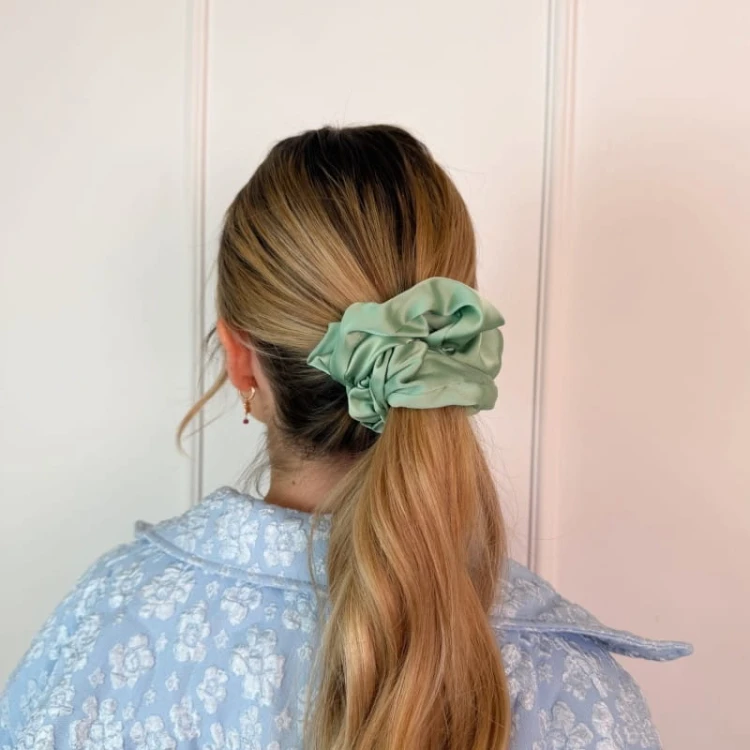 SCRUNCHIE-MAXI-PASTELOWA-SZALWIA2.webp