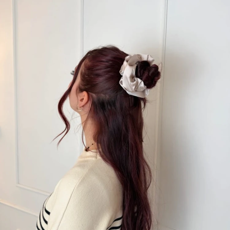 MAXI-SCRUNCHIE-BEIGE (2).webp