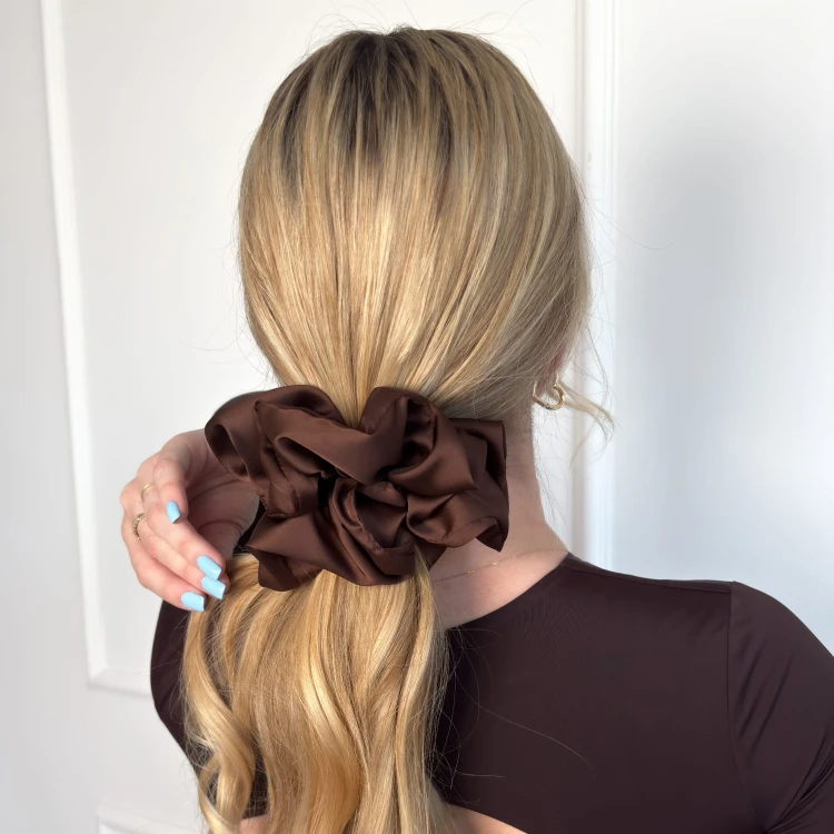 SCRUNCHIE-XXL-DARK-CHOCOLATE.jpg