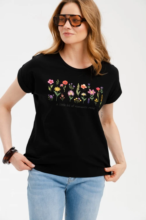t-shirt_damski_czarny_z_nadrukiem_w_kwiaty_blue_shadow_6.jpg