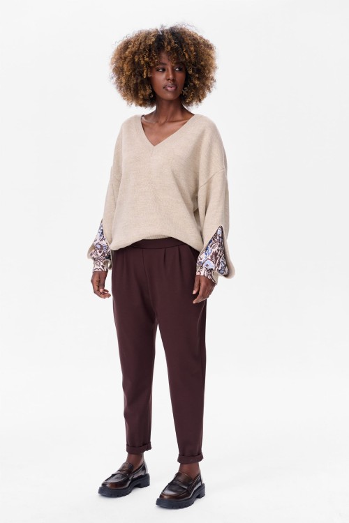 sweter beżowy w serek z rozcięciami na rękawach blue shadow1.jpg