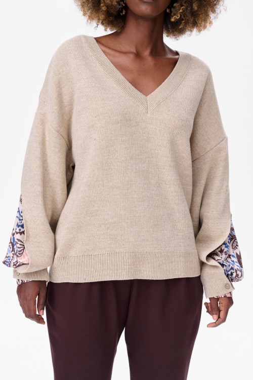 sweter beżowy w serek z rozcięciami na rękawach blue shadow 4.jpg